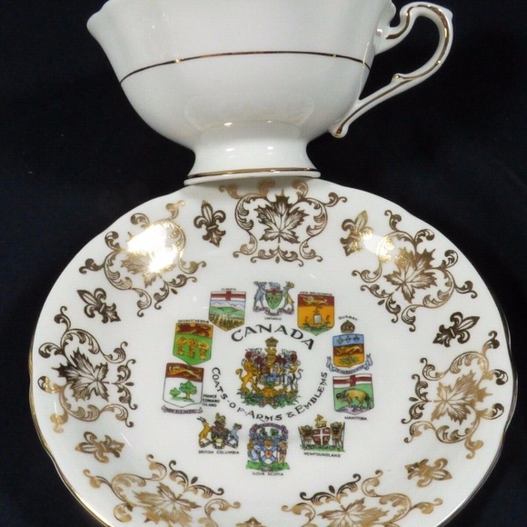 VTG Paragon Fine Bone China England Canada Coat of Arms #515 Cup & Saucer set - Picture 5 of 10